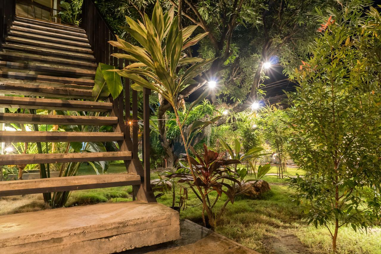 The Flying Fish Hostel Dumaguete City Kültér fotó
