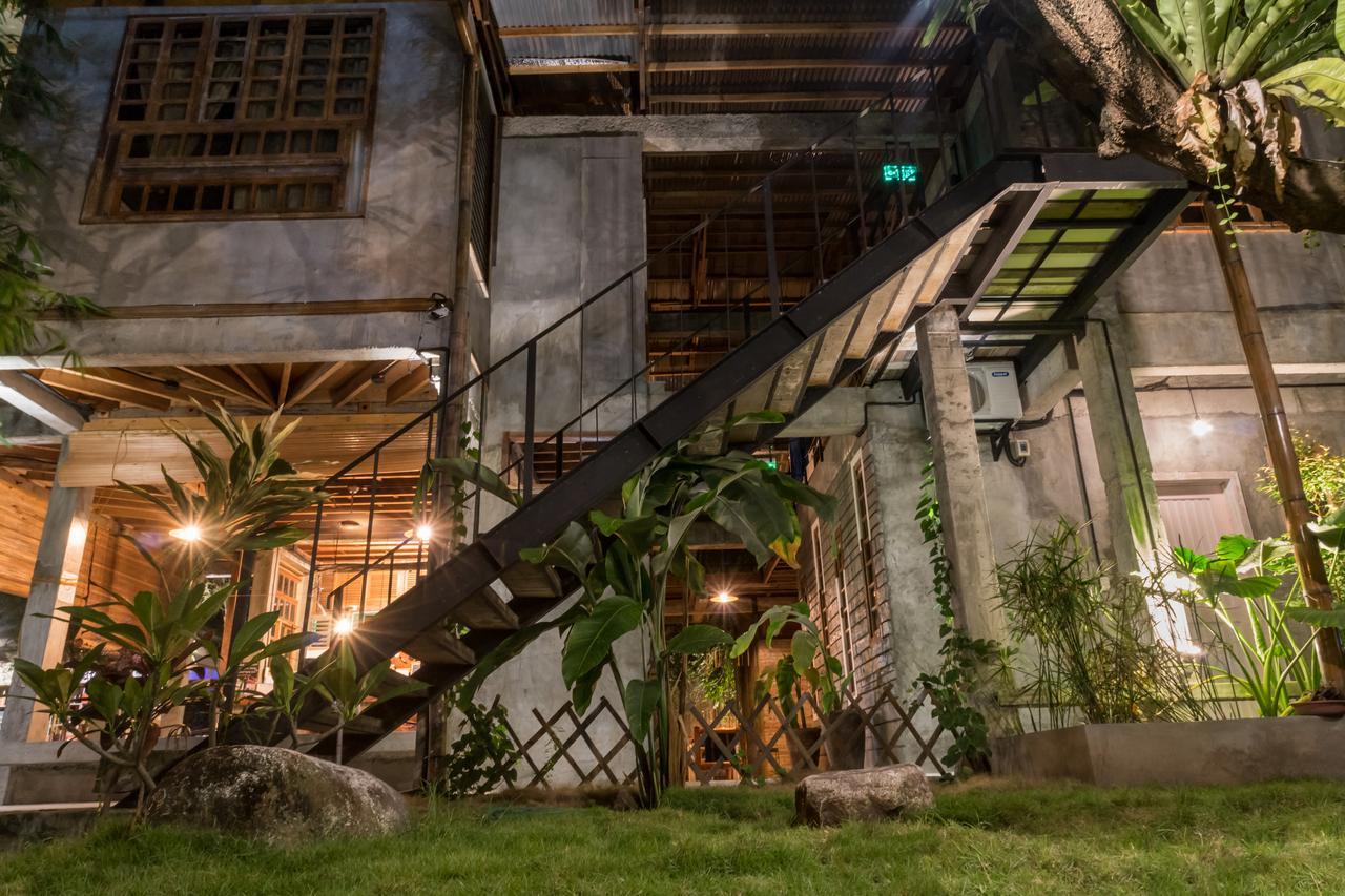 The Flying Fish Hostel Dumaguete City Kültér fotó