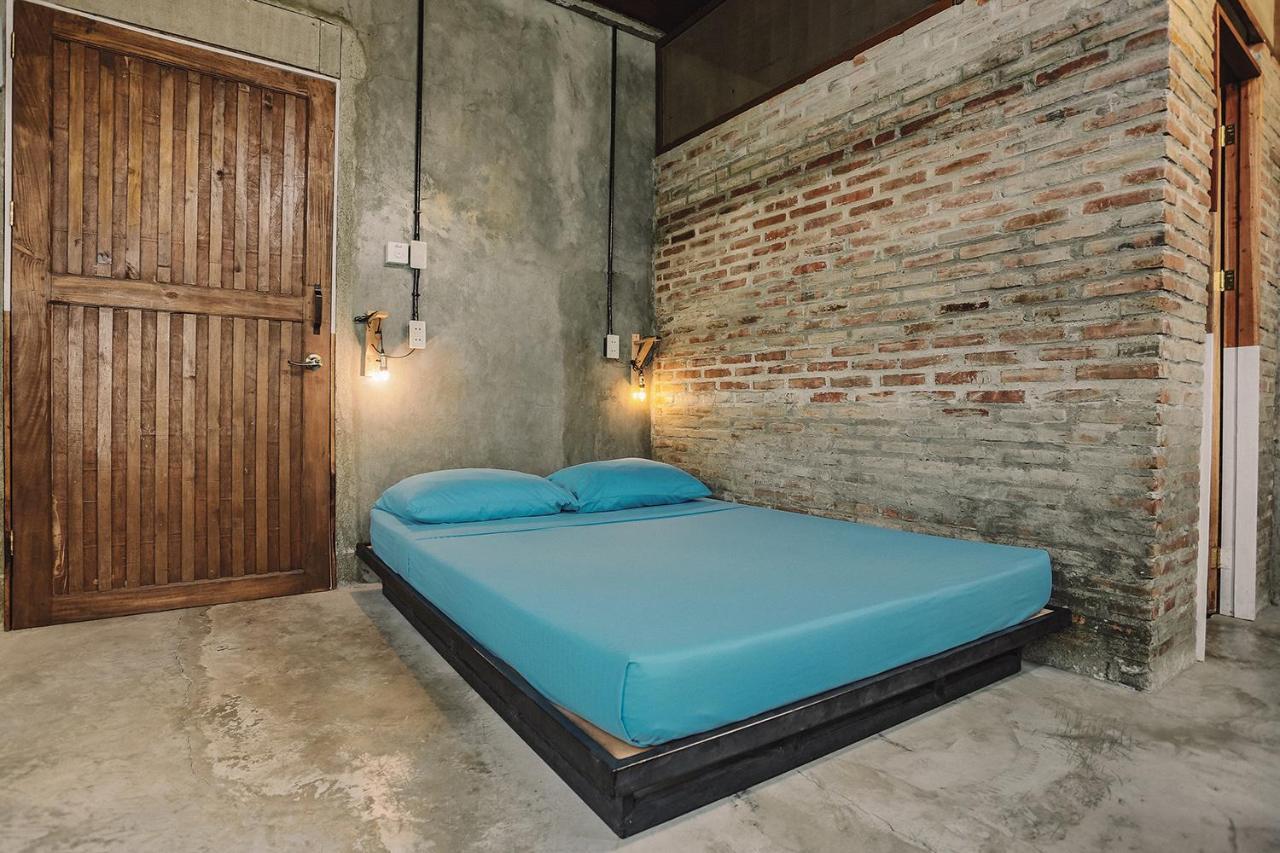 The Flying Fish Hostel Dumaguete City Kültér fotó