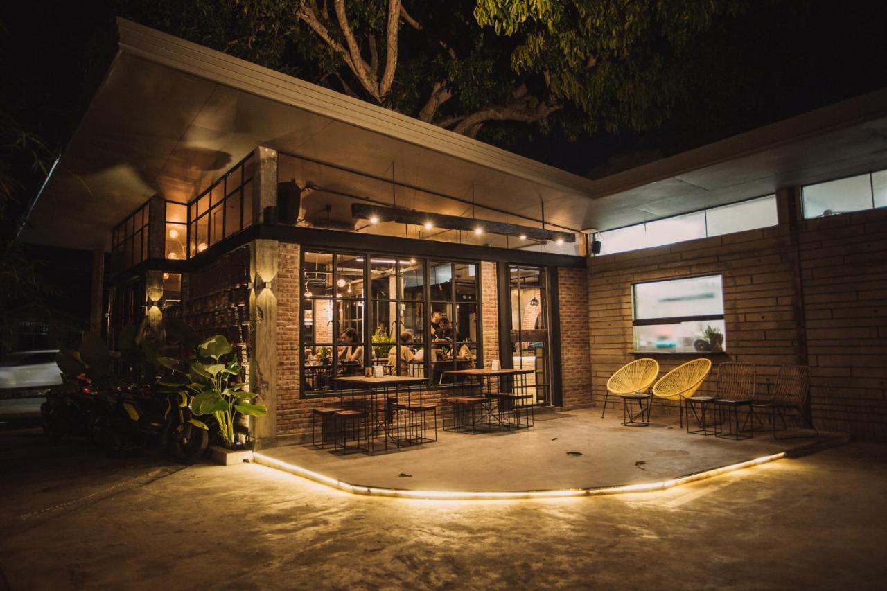 The Flying Fish Hostel Dumaguete City Kültér fotó